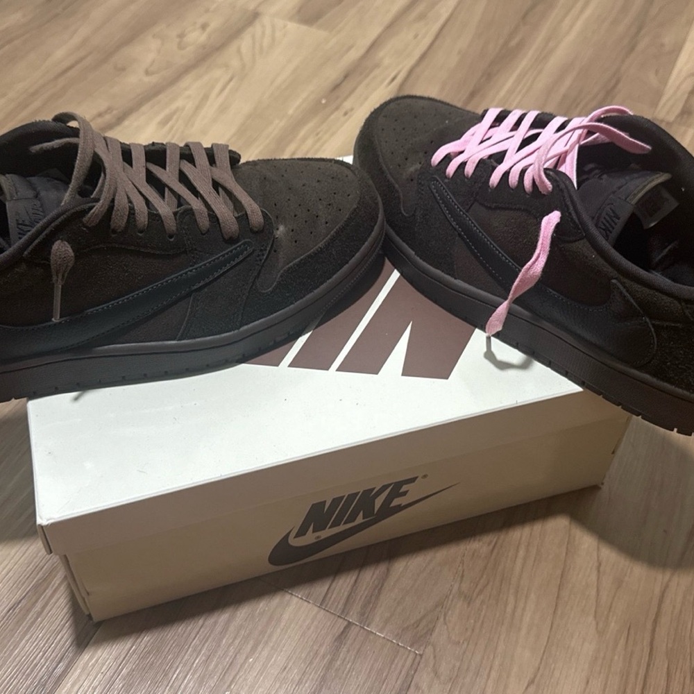 Jordan 1 low Travis Scott velvet brown
